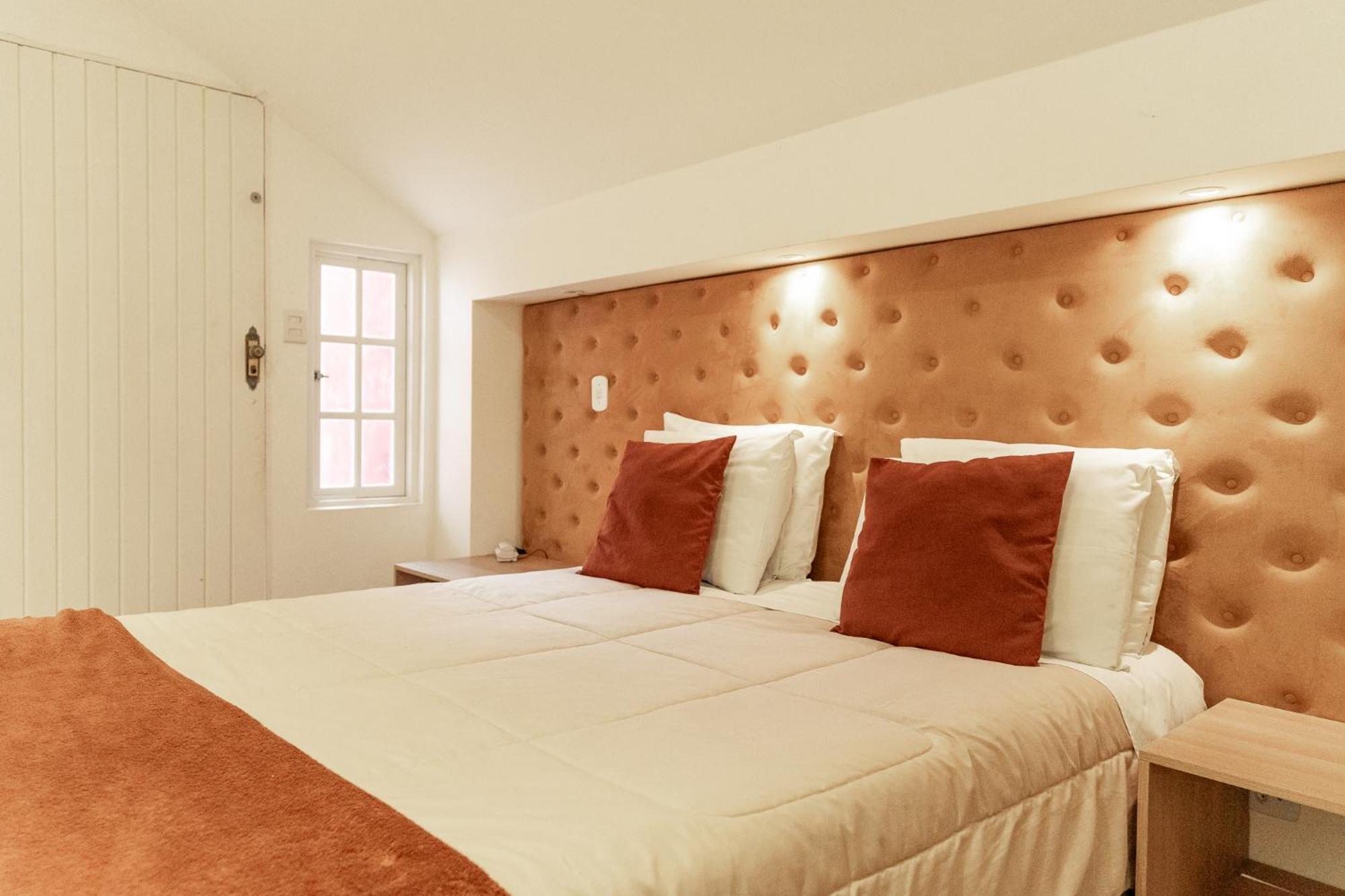 Quarto com Cama de Casal ou 2 de Solteiro